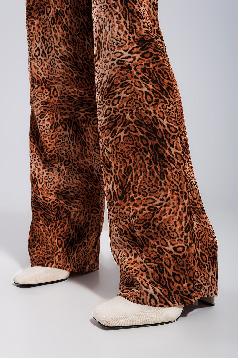 Pantaloni leggeri con fondo ampio marroni leopardati