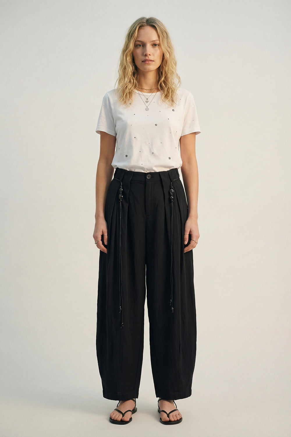 Pantaloni leggeri in Rayon Barrel-Fit di colore nero