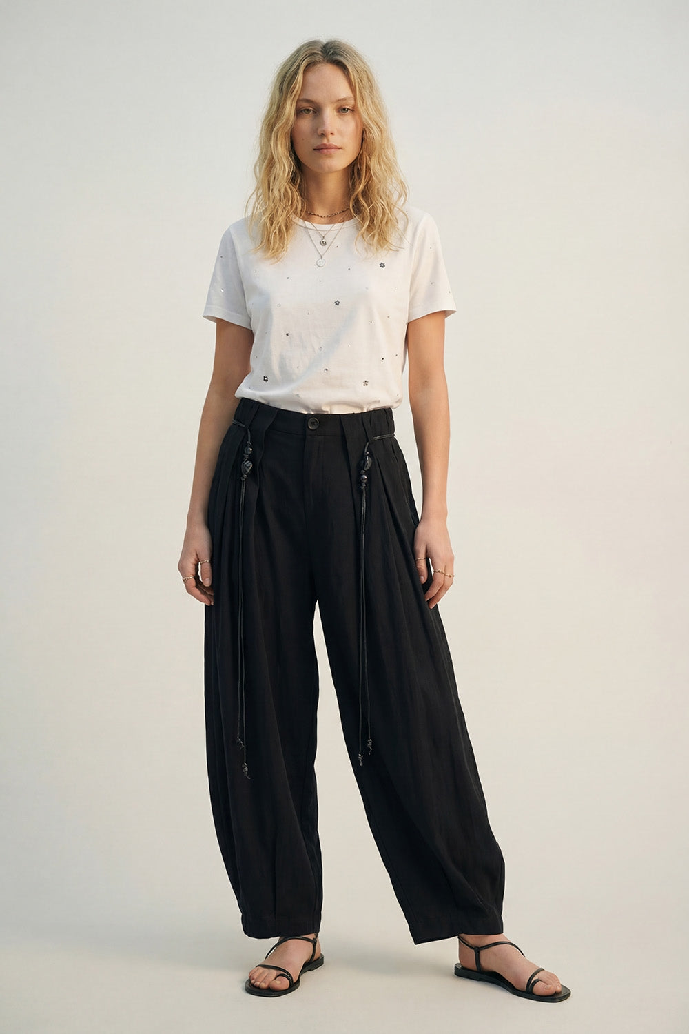 Pantaloni leggeri in Rayon Barrel-Fit di colore nero