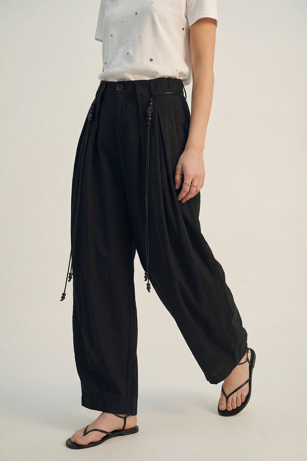 Pantaloni leggeri in Rayon Barrel-Fit di colore nero