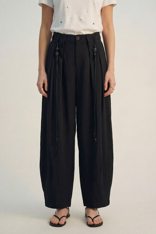Q2 Pantaloni leggeri in Rayon Barrel-Fit di colore nero