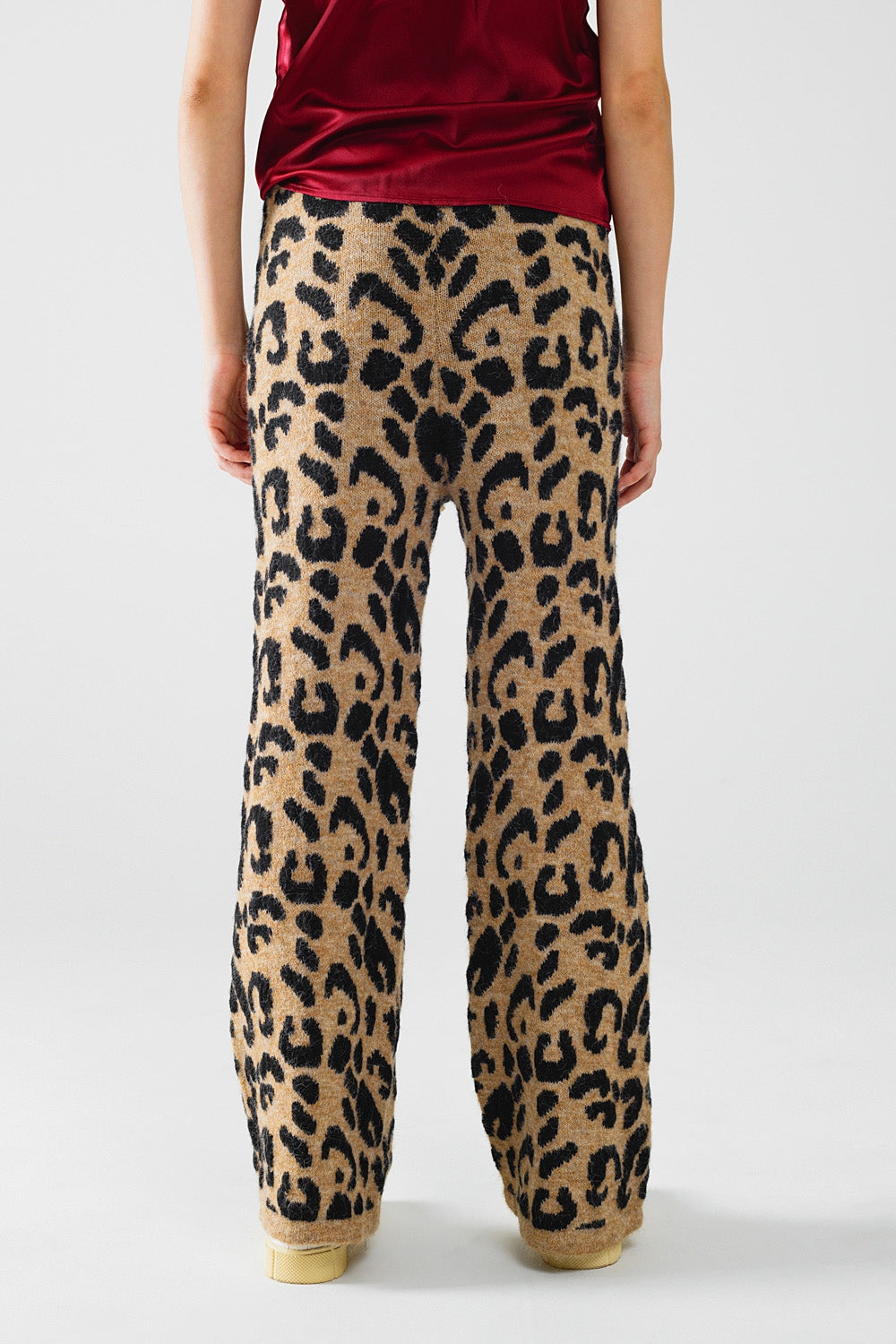 Pantaloni leopardati con maglia elasticizzata e coulisse