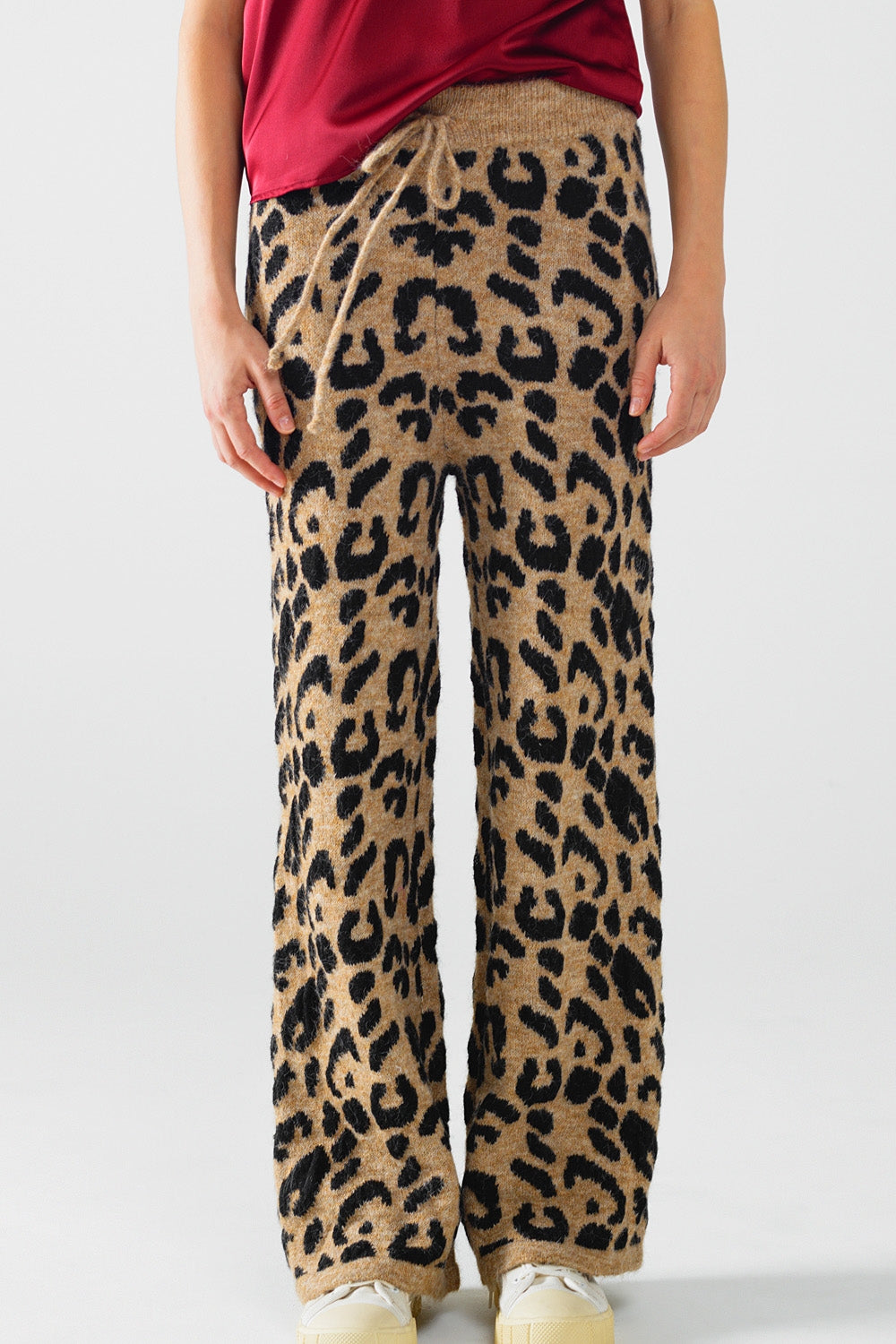 Pantaloni leopardati con maglia elasticizzata e coulisse