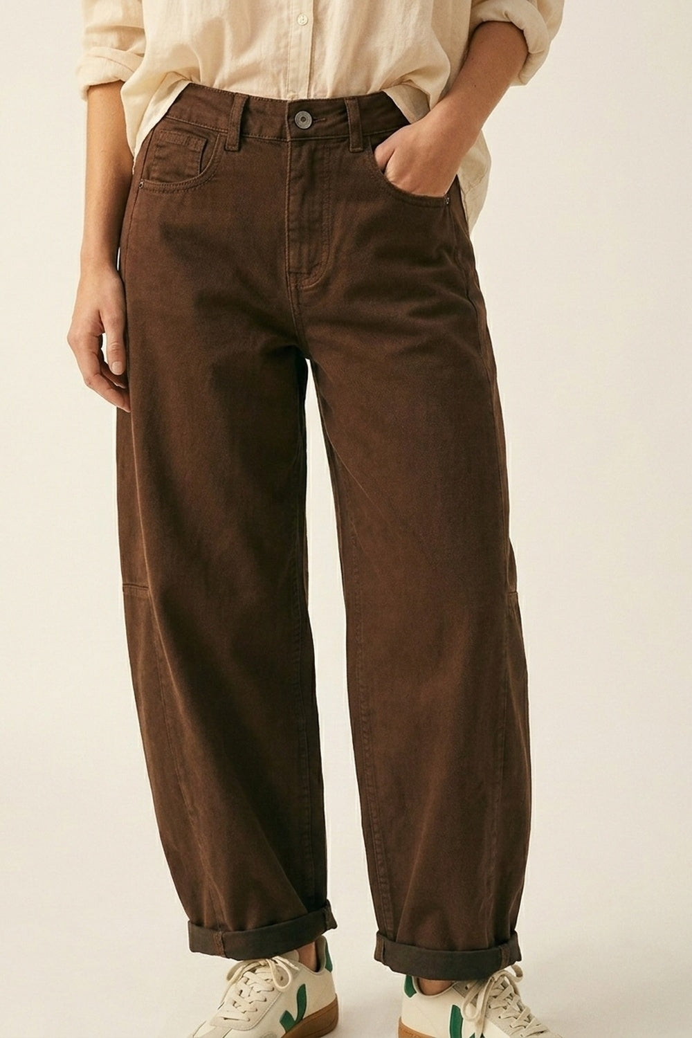 Pantaloni marroni a gamba larga in stile Barrel con orli arrotolati