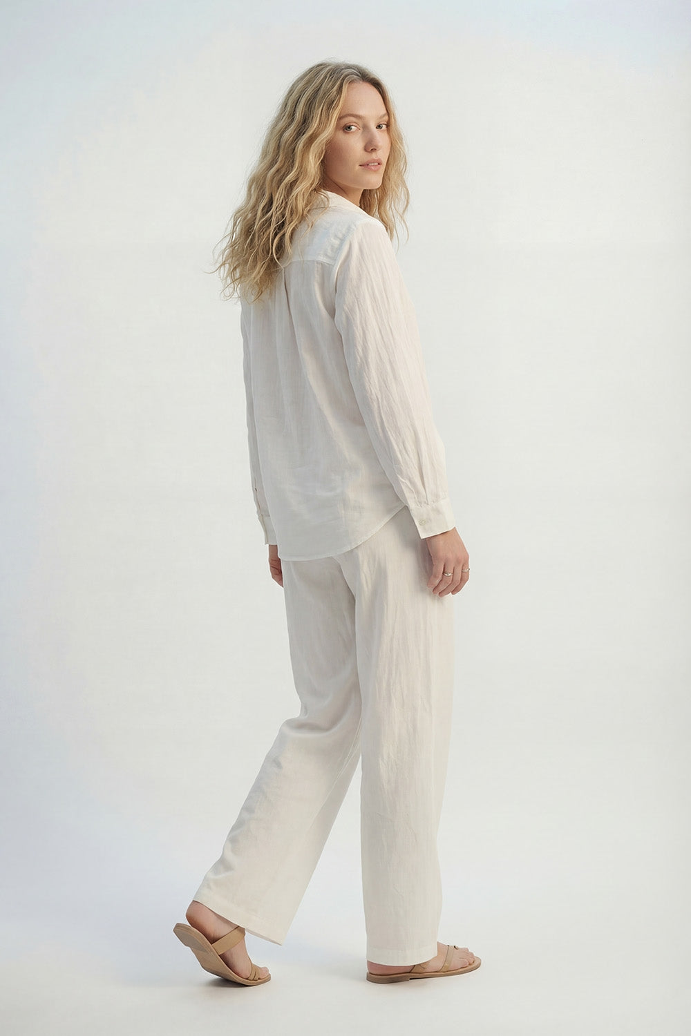 Pantaloni panna leggeri e stropicciati a gamba larga con elastico in vita