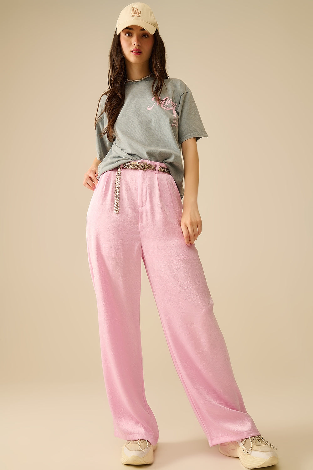 Pantaloni sartoriali in raso a gamba larga in rosa