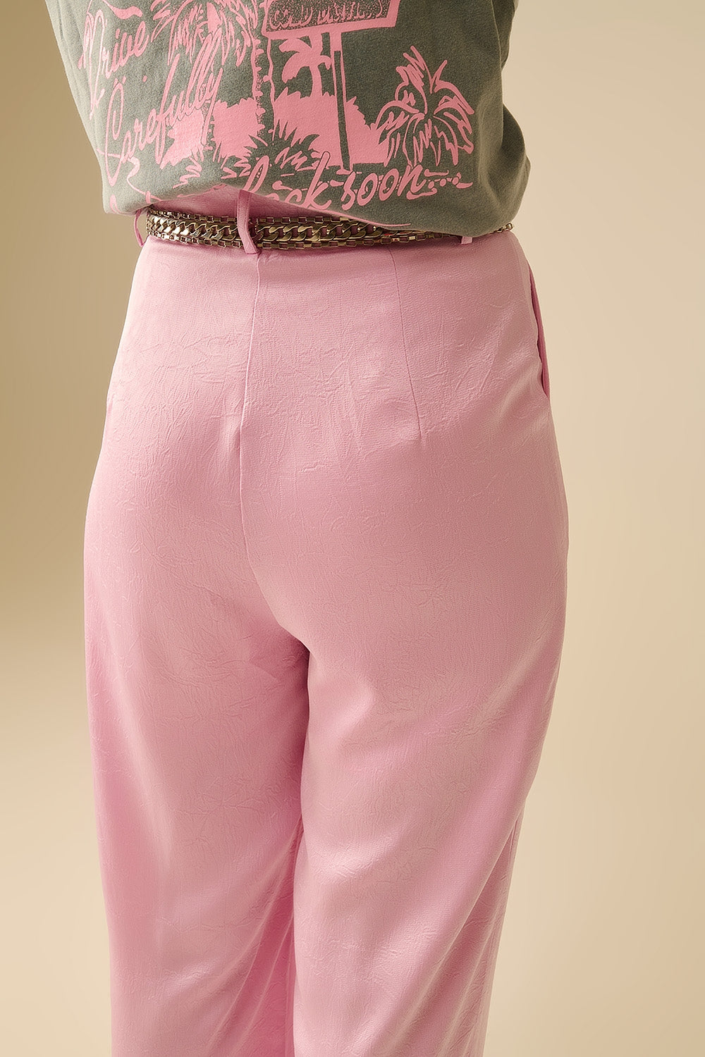 Pantaloni sartoriali in raso a gamba larga in rosa
