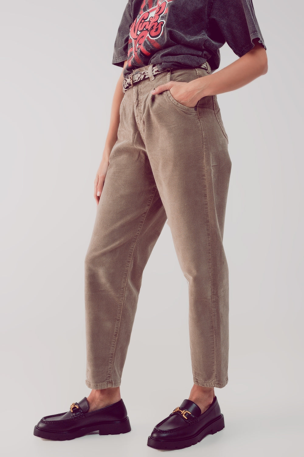 Pantaloni slouchy a vita alta in velluto beige