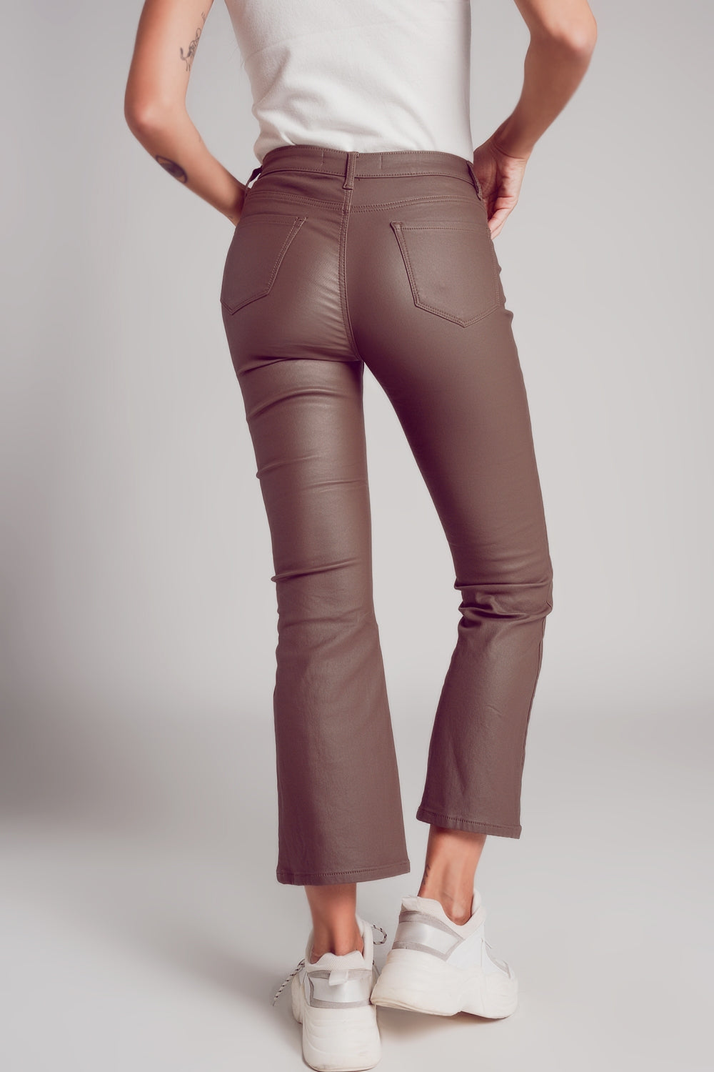 Pantaloni svasati in ecopelle stretch in beige