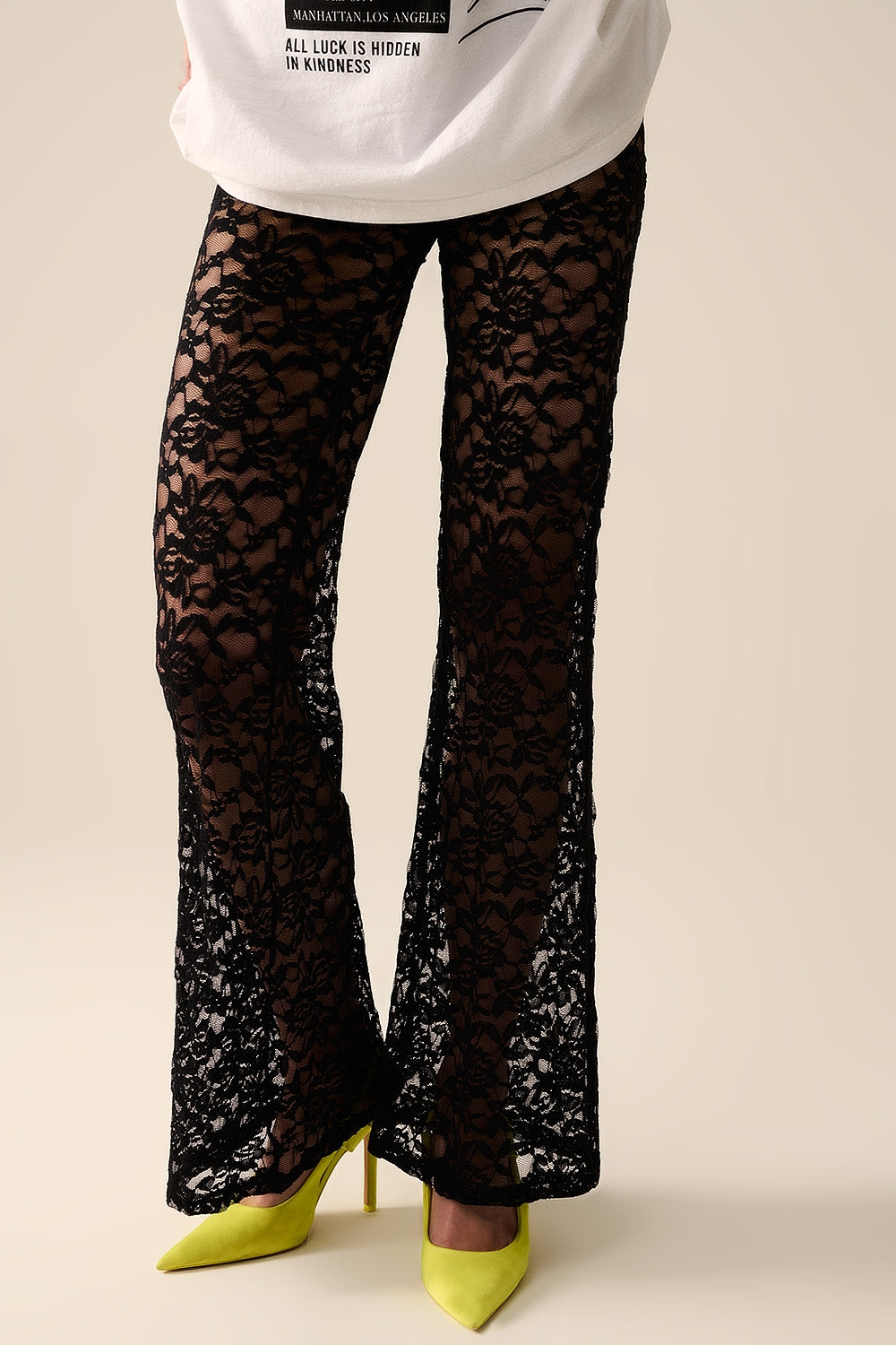 Pantaloni svasati neri in pizzo floreale