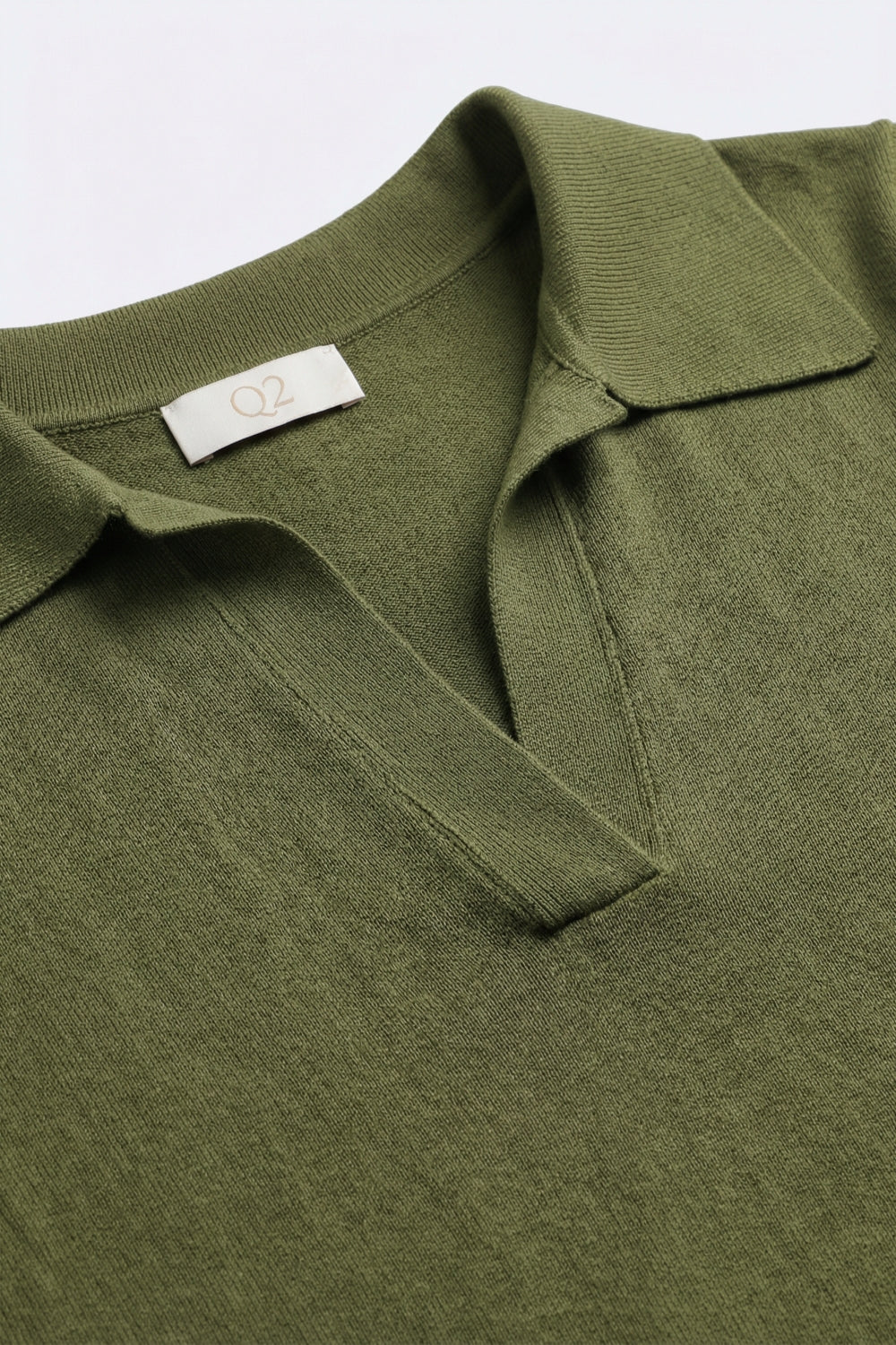 Polo a maglia fine verde oliva con maniche scese