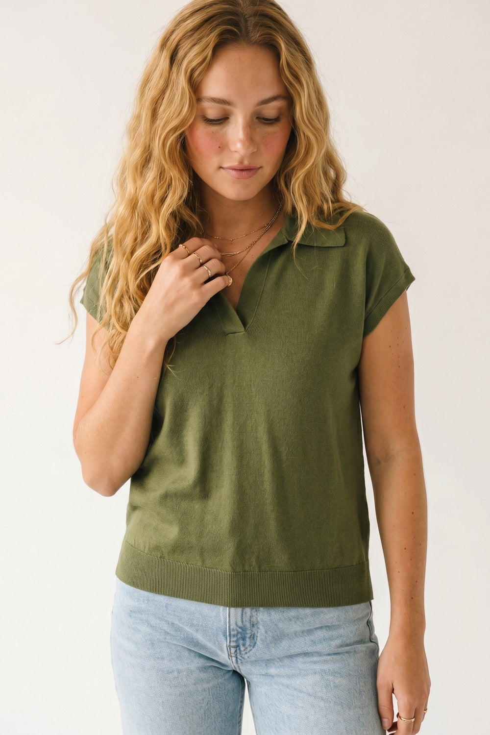 Polo a maglia fine verde oliva con maniche scese
