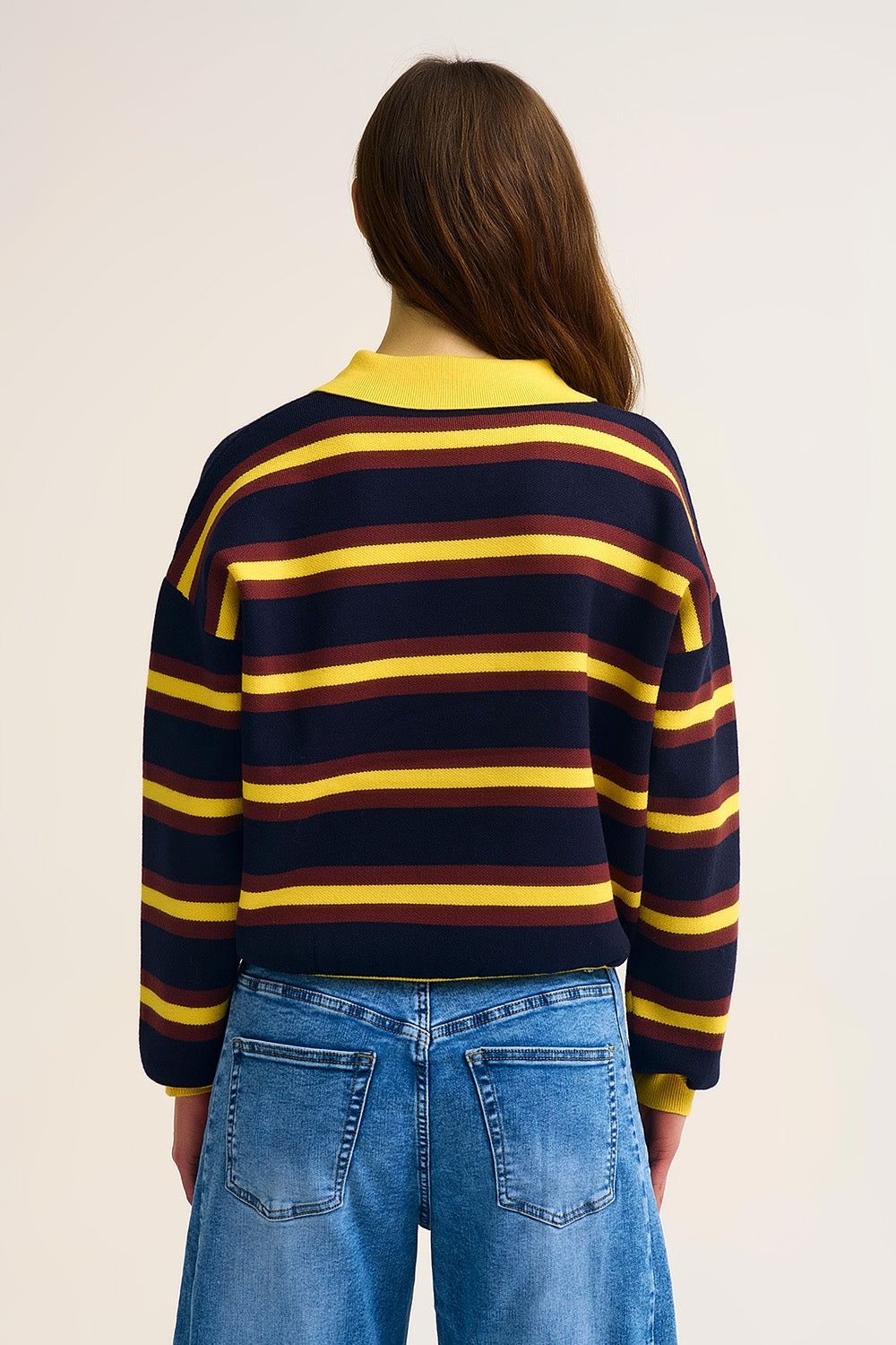 Polo a righe gialle con vestibilità rilassata