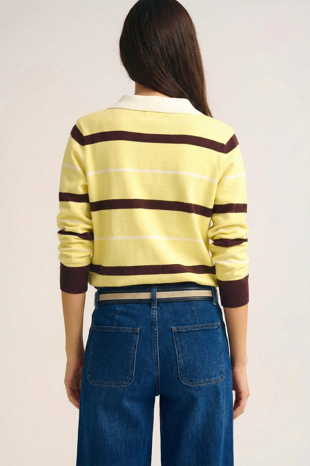 Polo a righe in giallo con colletto bianco