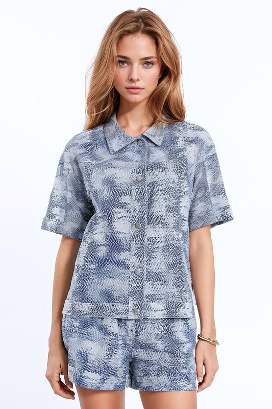 Q2 Polo con bottoni in blu Tie Dye