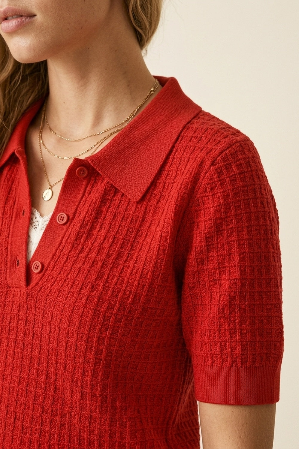 Polo in maglia a nido d'ape con abbottonatura in rosso a manica corta