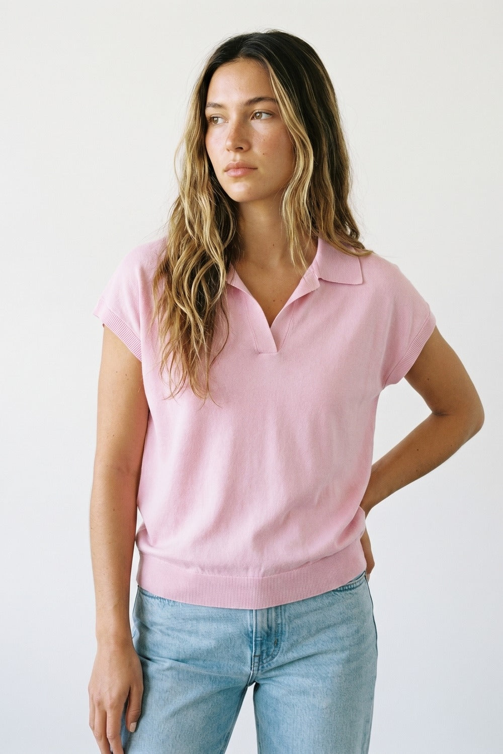 Polo in maglia leggera rosa con maniche corte