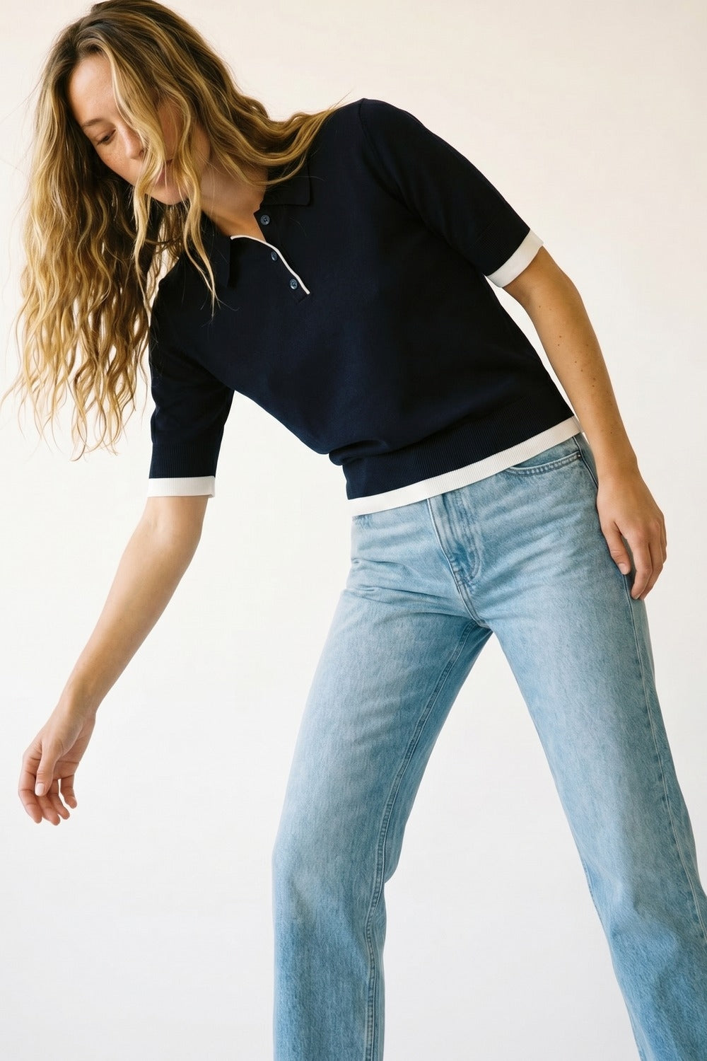 Polo Navy con finiture e bottoni bianchi