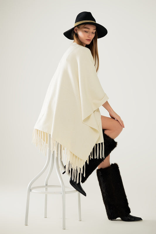 Q2 Poncho in morbida maglia beige con frange