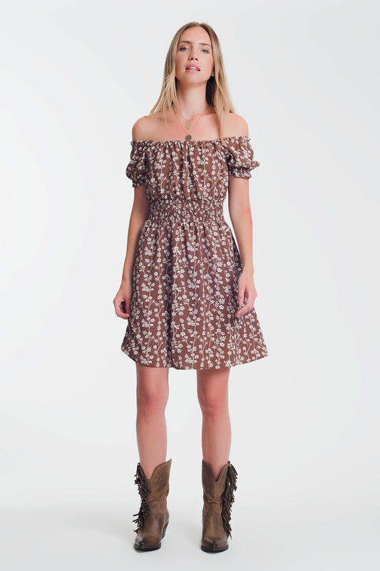 Q2 Prendisole corto marrone a fiori con scollo alla Bardot