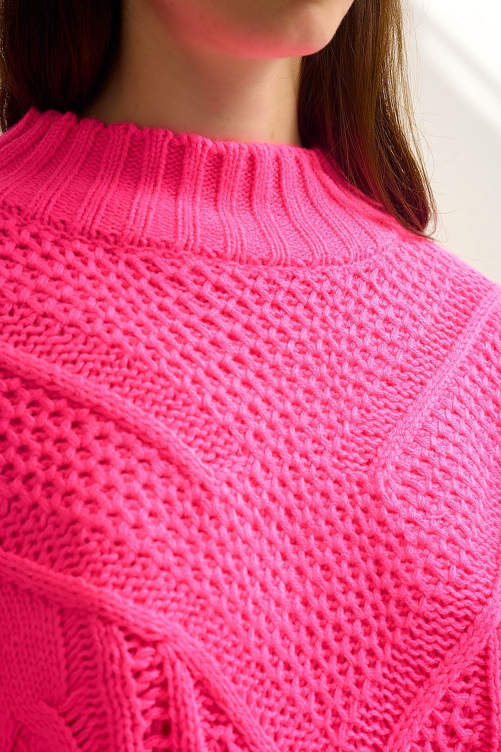 Pullover fucshia a maglia grossa con spalla scesa