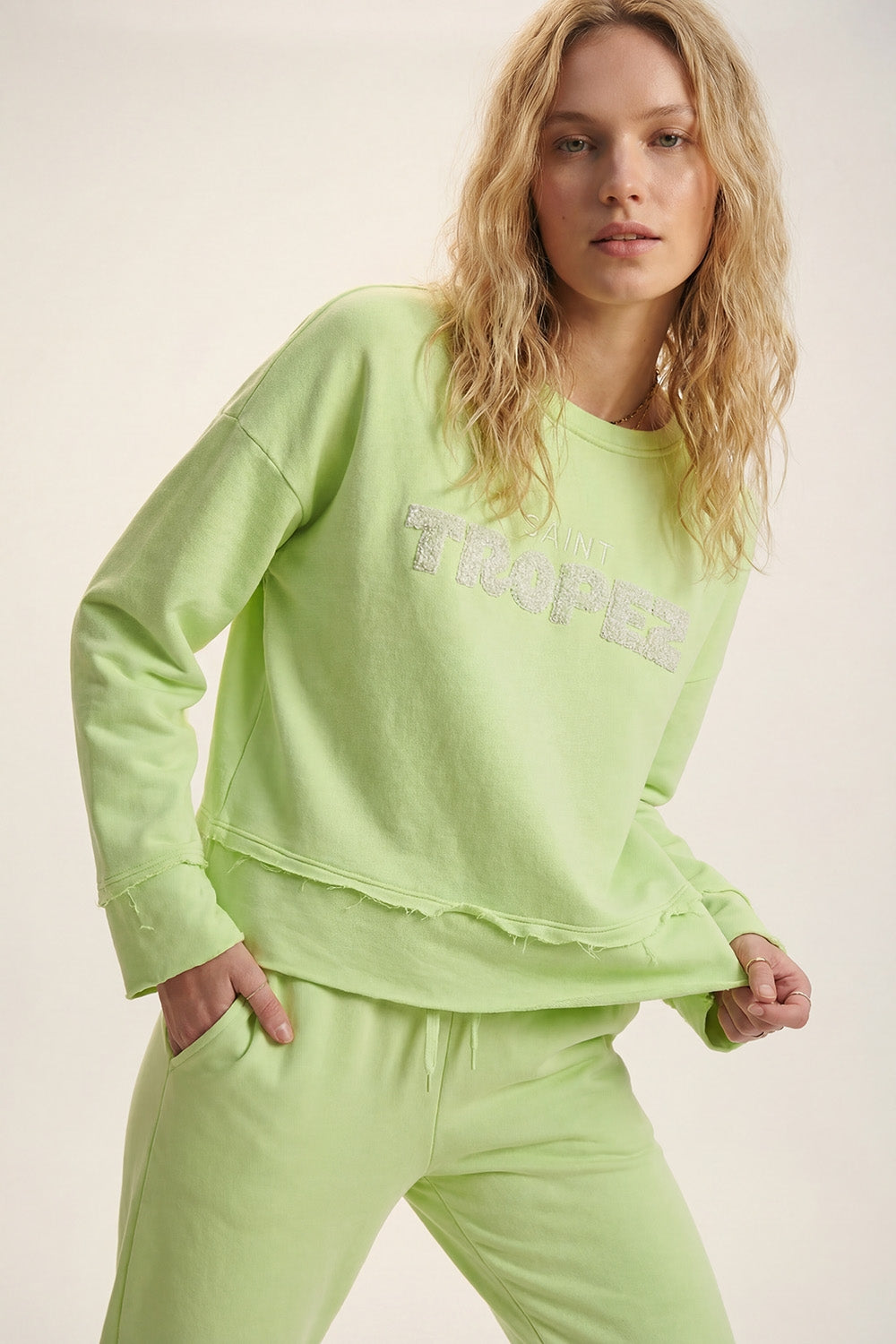 Q2 Saint Tropez Felpa ricamata verde menta
