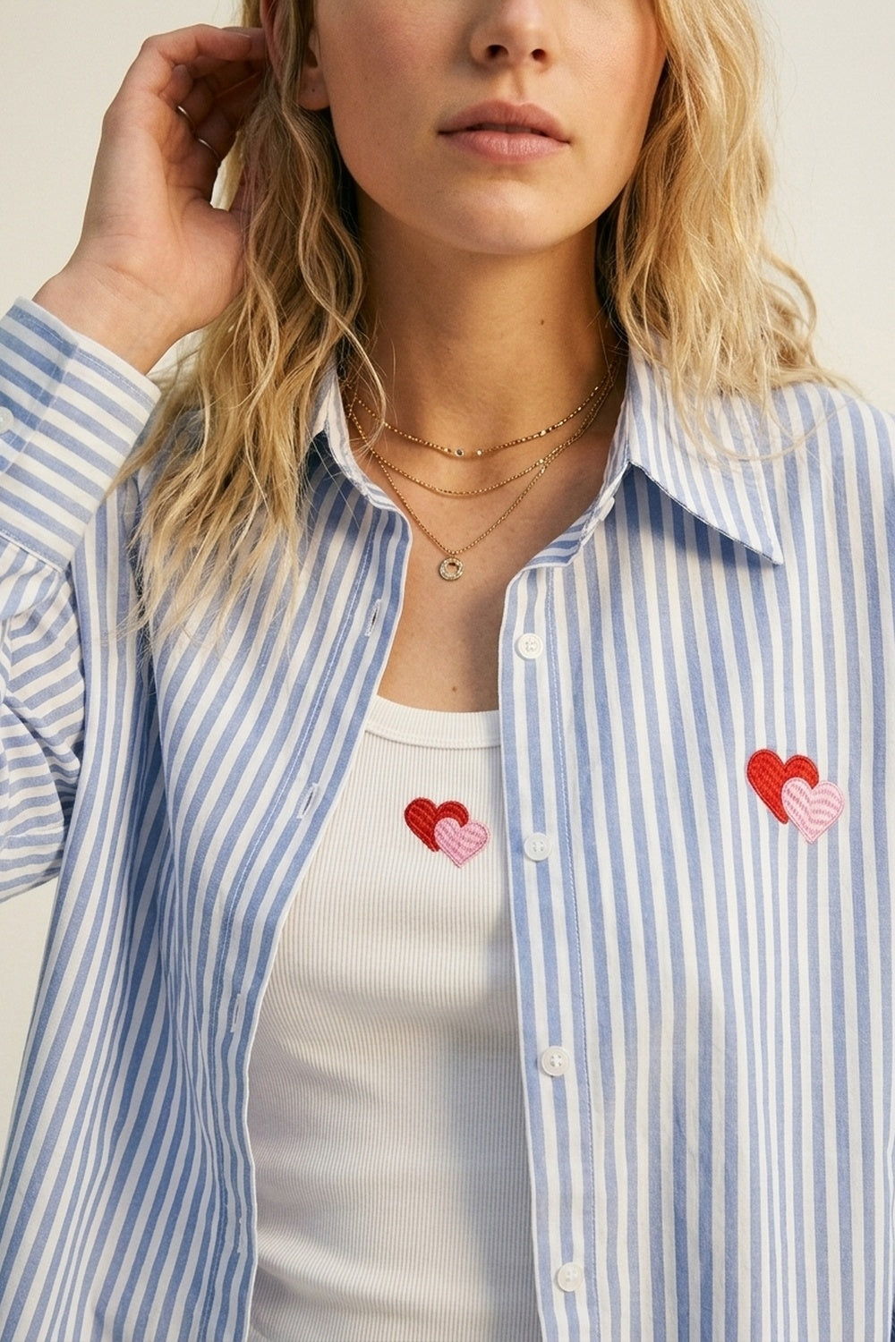 Set di maglietta e camicia 2 pezzi in cotone a righe blu con cuore ricamato