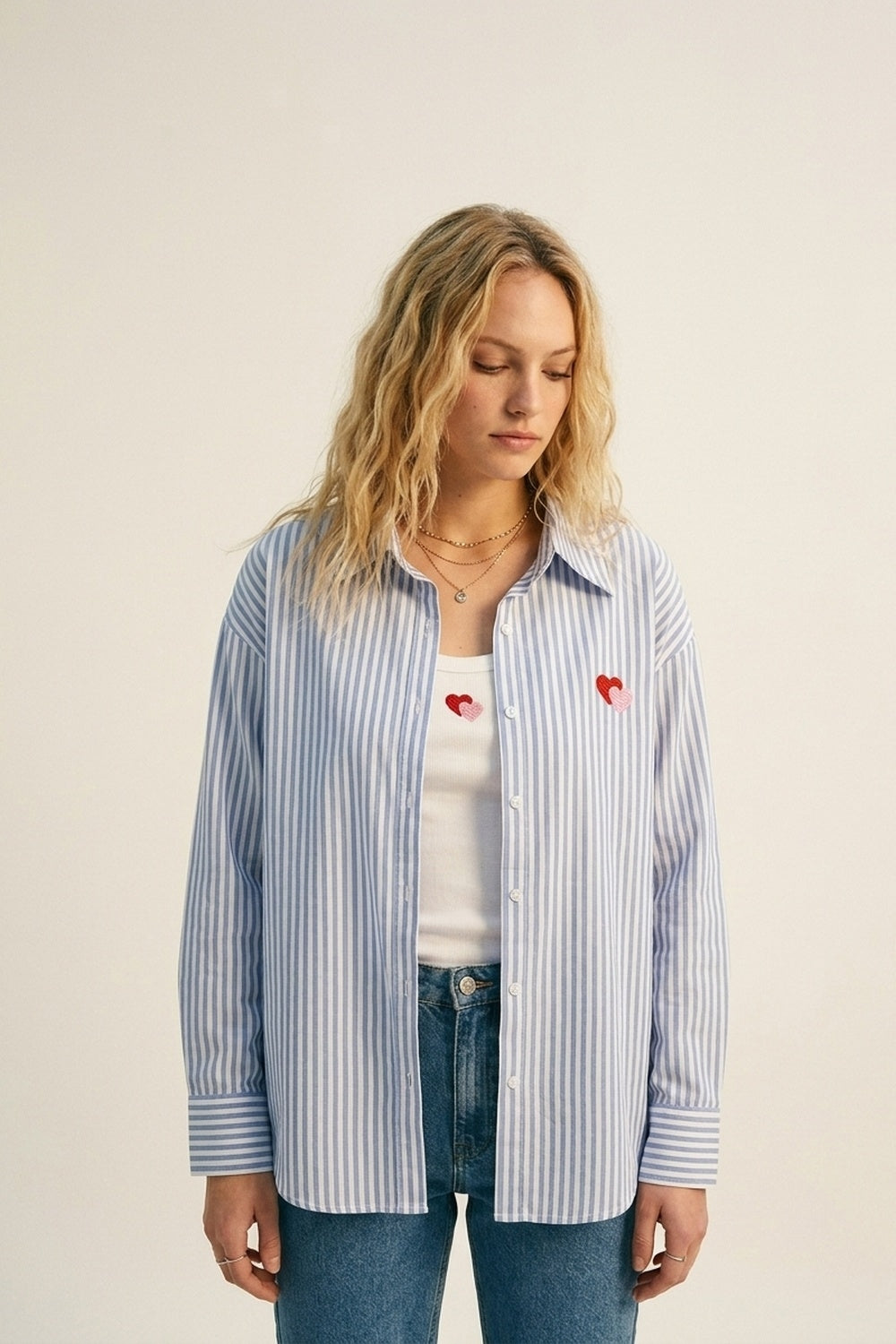 Set di maglietta e camicia 2 pezzi in cotone a righe blu con cuore ricamato