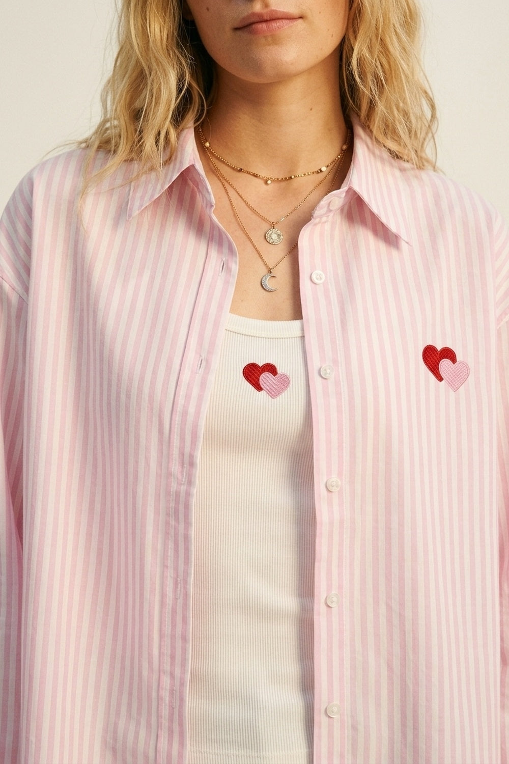 Set di maglietta e camicia a righe rosa in cotone con ricami a forma di cuore 2 pezzi