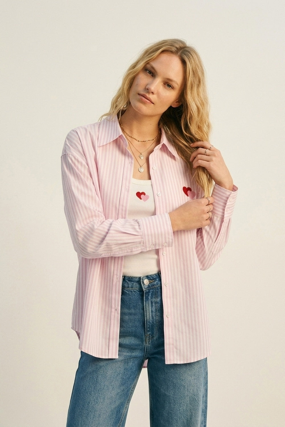 Set di maglietta e camicia a righe rosa in cotone con ricami a forma di cuore 2 pezzi