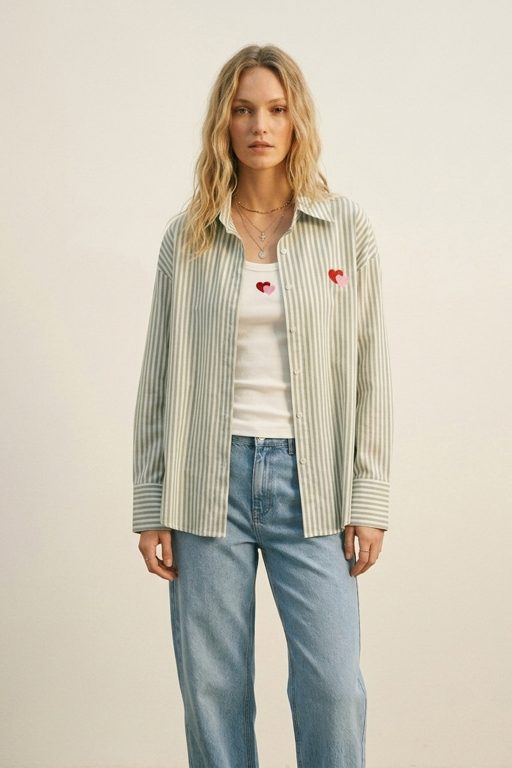 Set t-shirt e camicia a righe verdi in cotone ricamato con cuore 2 pezzi