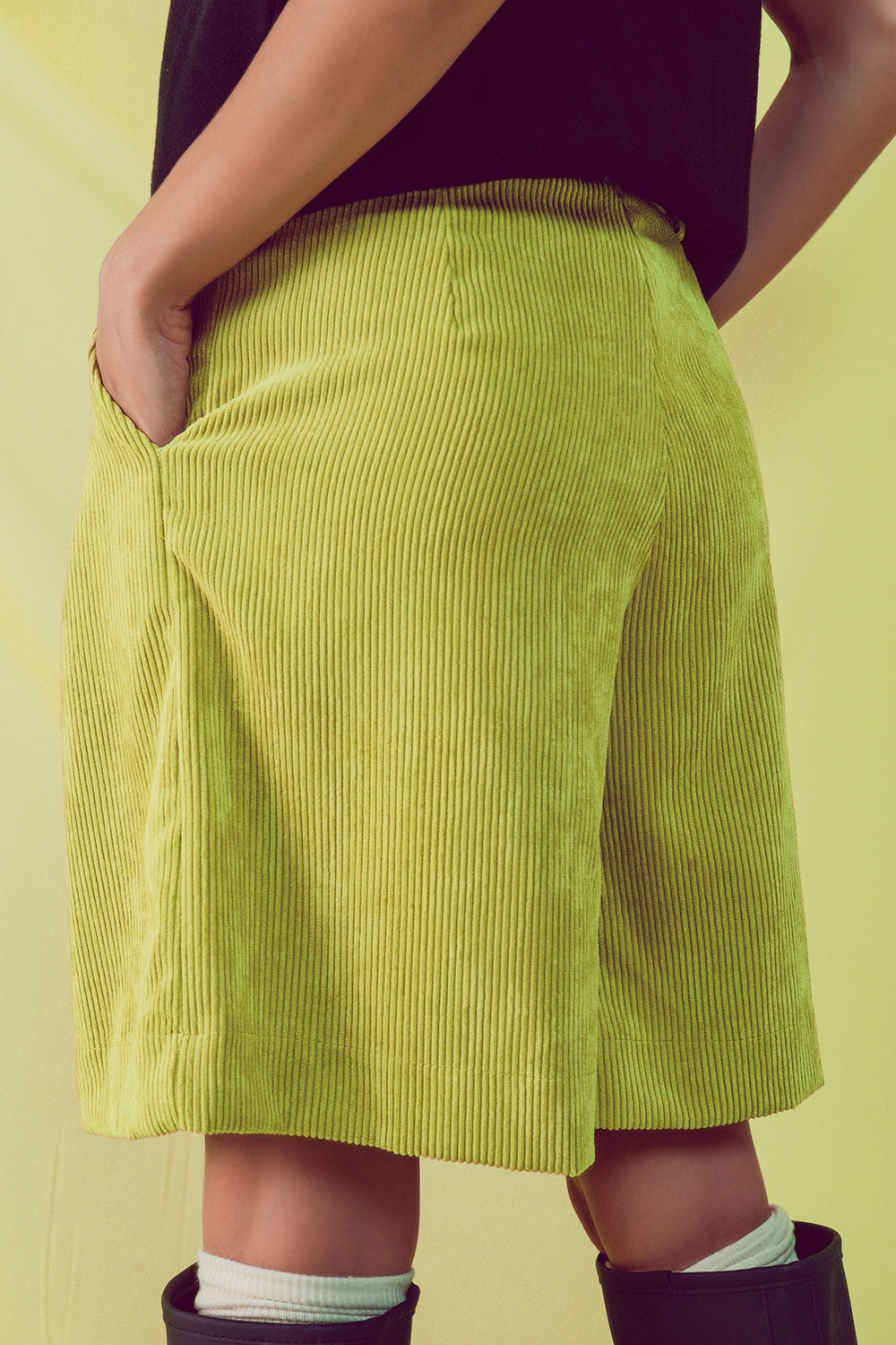 Shorts taglio lungo lime in velluto