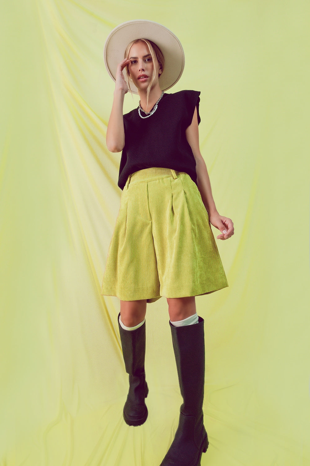 Shorts taglio lungo lime in velluto