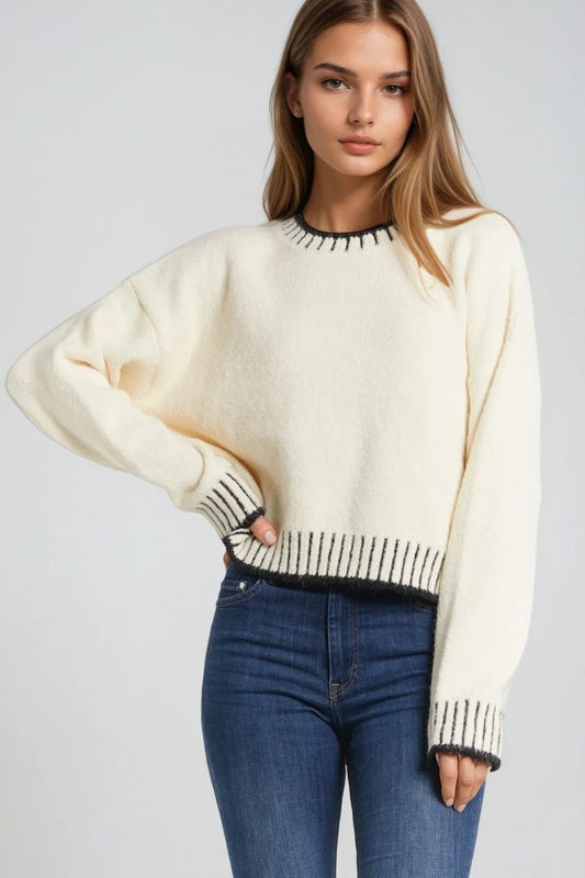 Q2 Soffice maglione color crema con dettagli a coste sul collo e sull'orlo