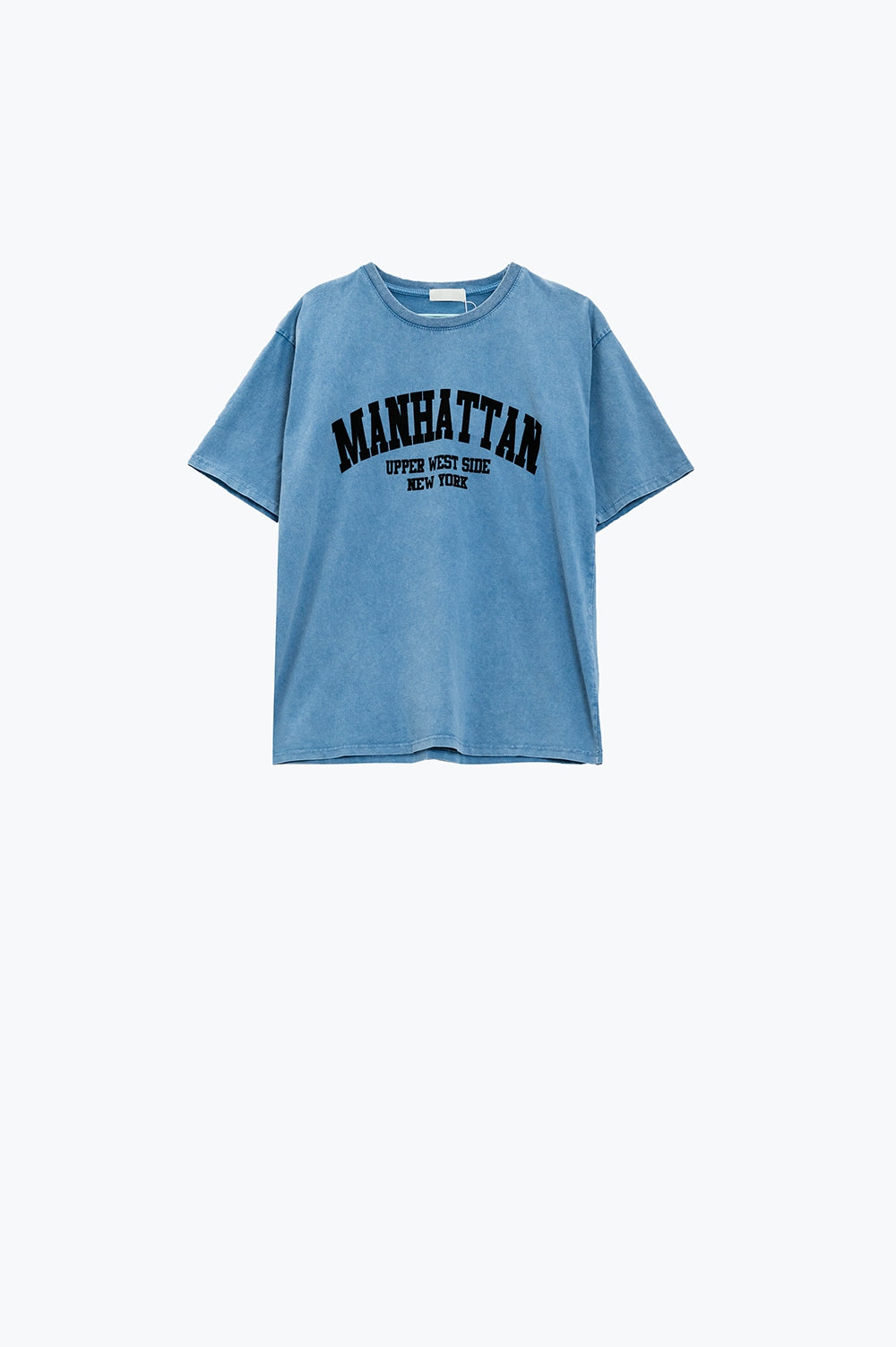 T-shirt blu con testo manhattan