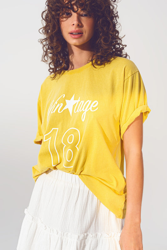 Q2 T-shirt con scritta Vintage 18 in giallo
