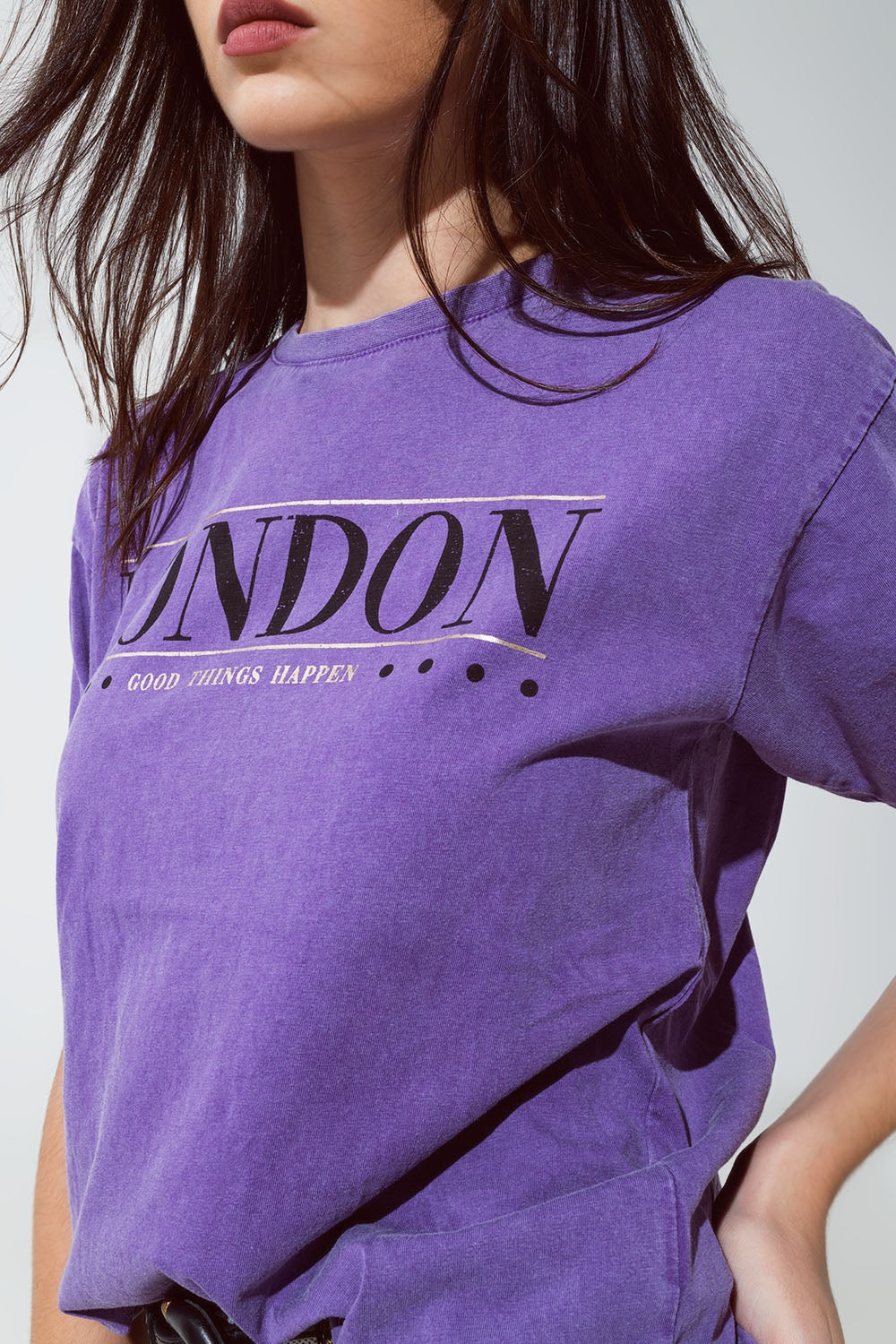 T-shirt relaxed fit in viola lavato con logo london