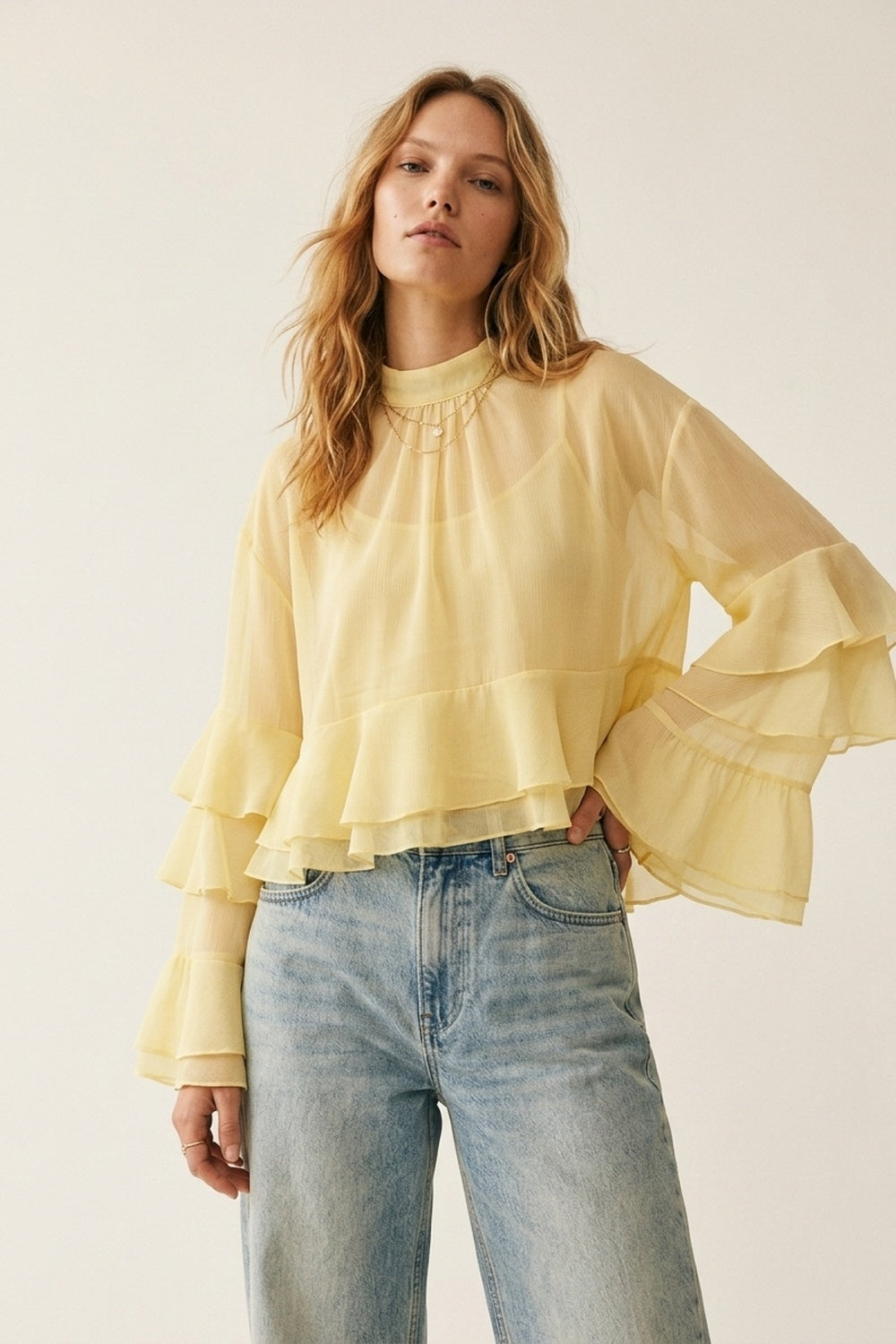 Q2 Top a collo alto con maniche svasate e arricciate in chiffon giallo