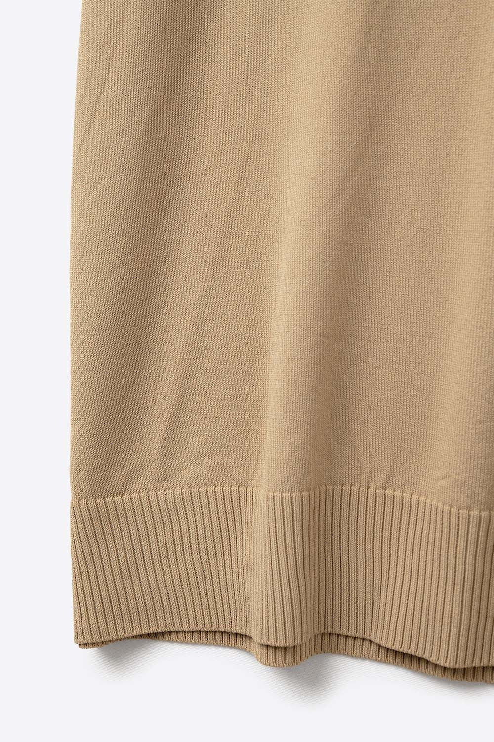 Top a manica corta in maglia fine tipo polo in cammello