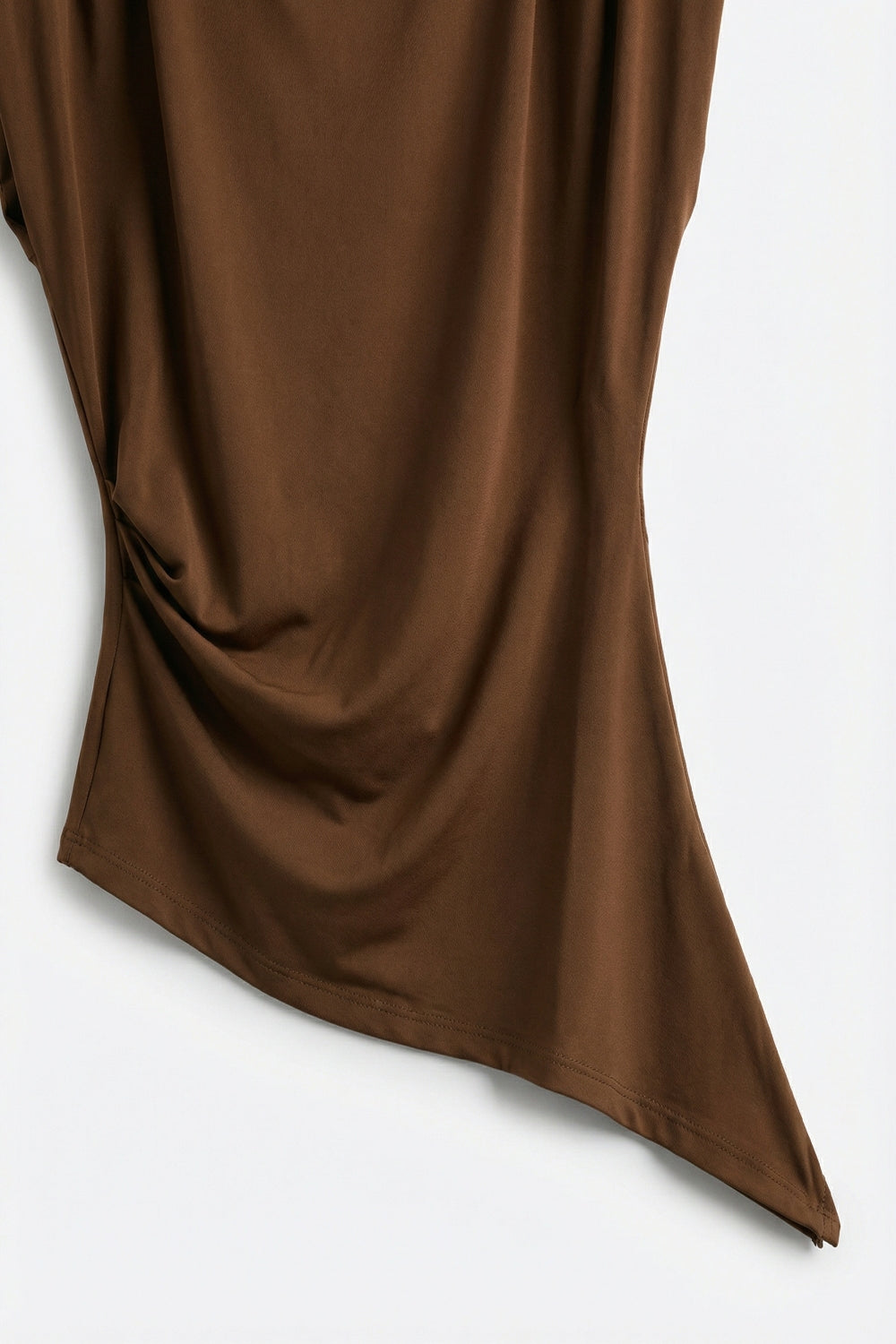 Top asimmetrico marrone elasticizzato con dettaglio drappeggiato