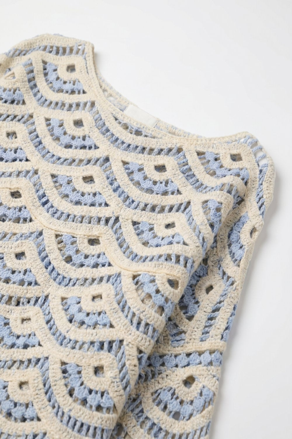 Top Azzurro Chiaro in Crochet con Orlo a Scallop e Manica Ampia