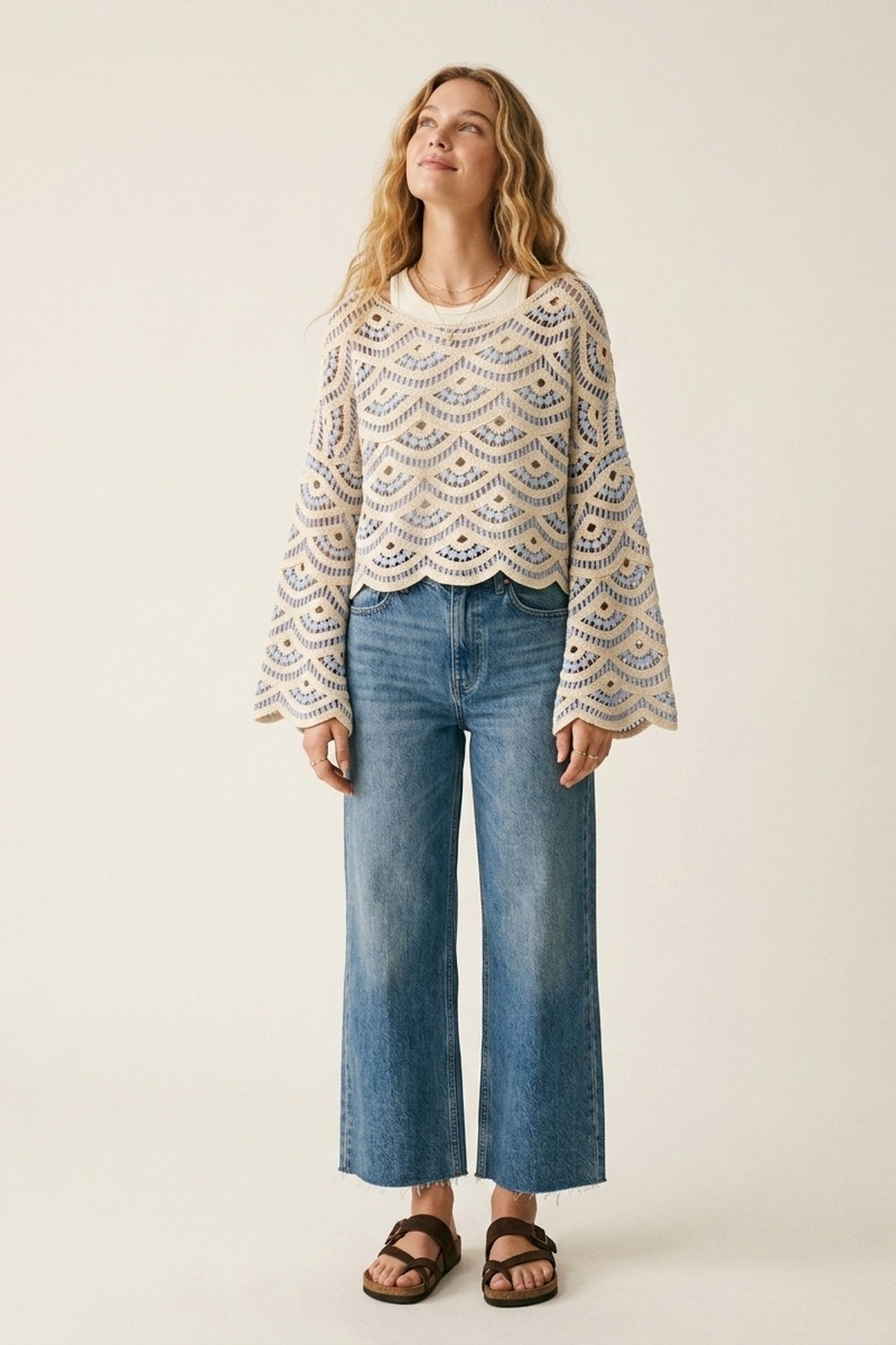 Top Azzurro Chiaro in Crochet con Orlo a Scallop e Manica Ampia