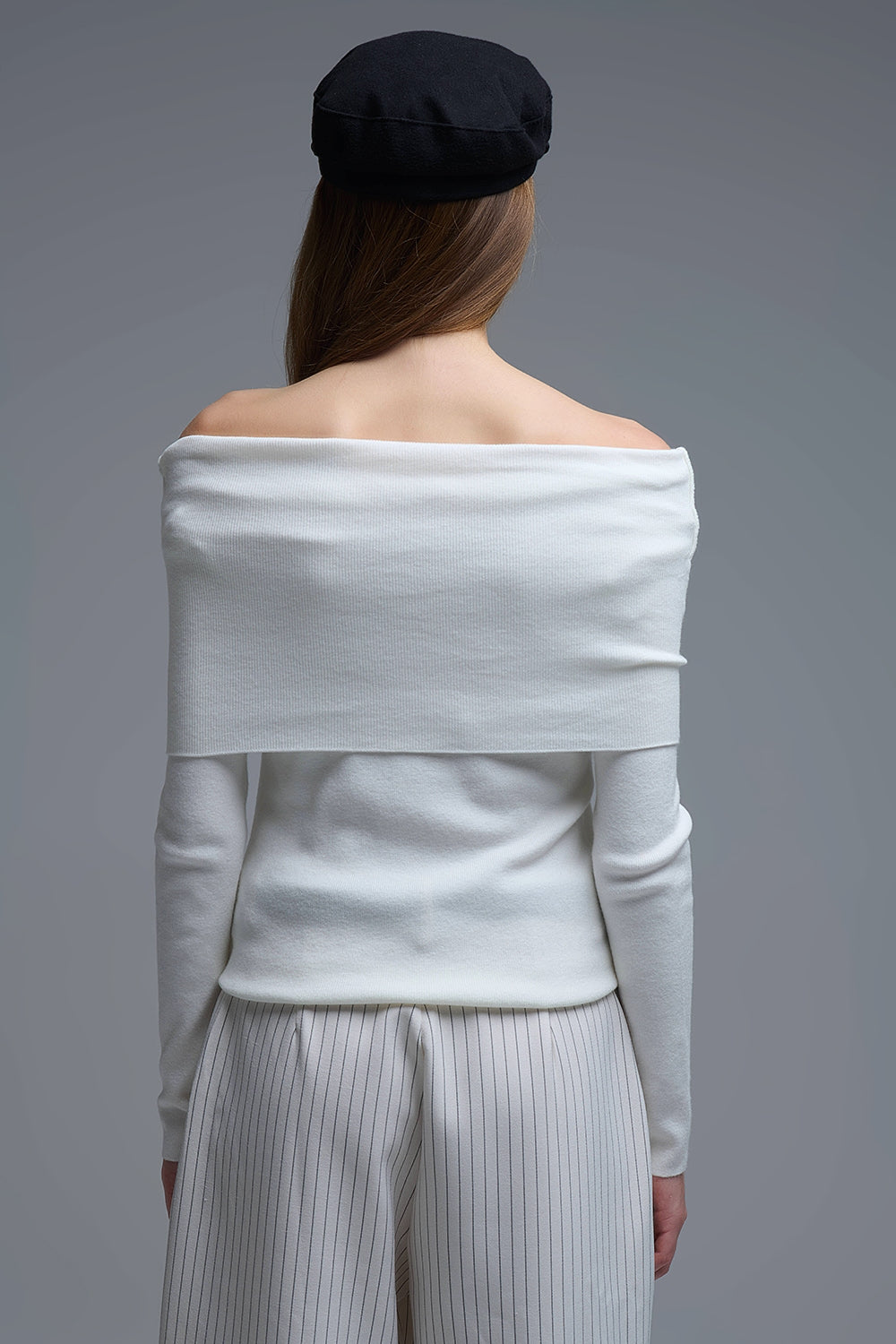 Top Chic Off-Shoulder con scollo a barca in maglia bianca