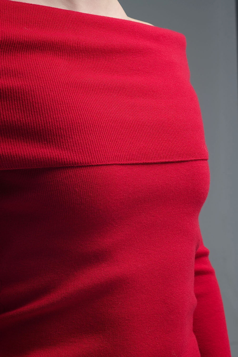 Top chic off-shoulder in maglia rossa