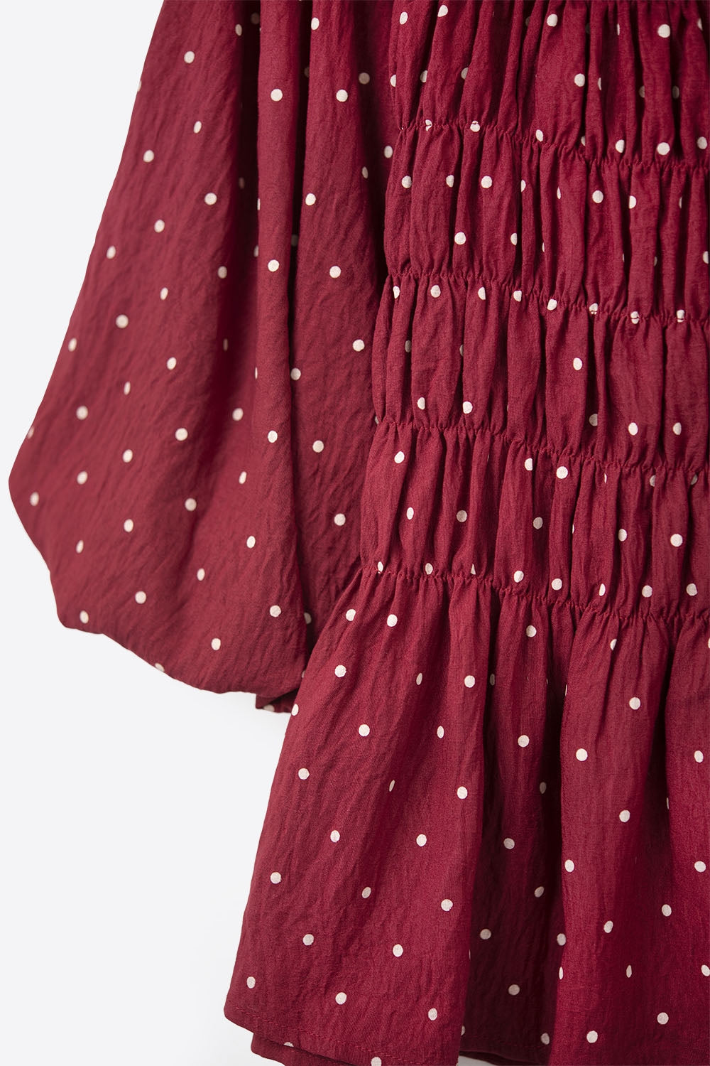 Top chic rosso a pois aderente in vita