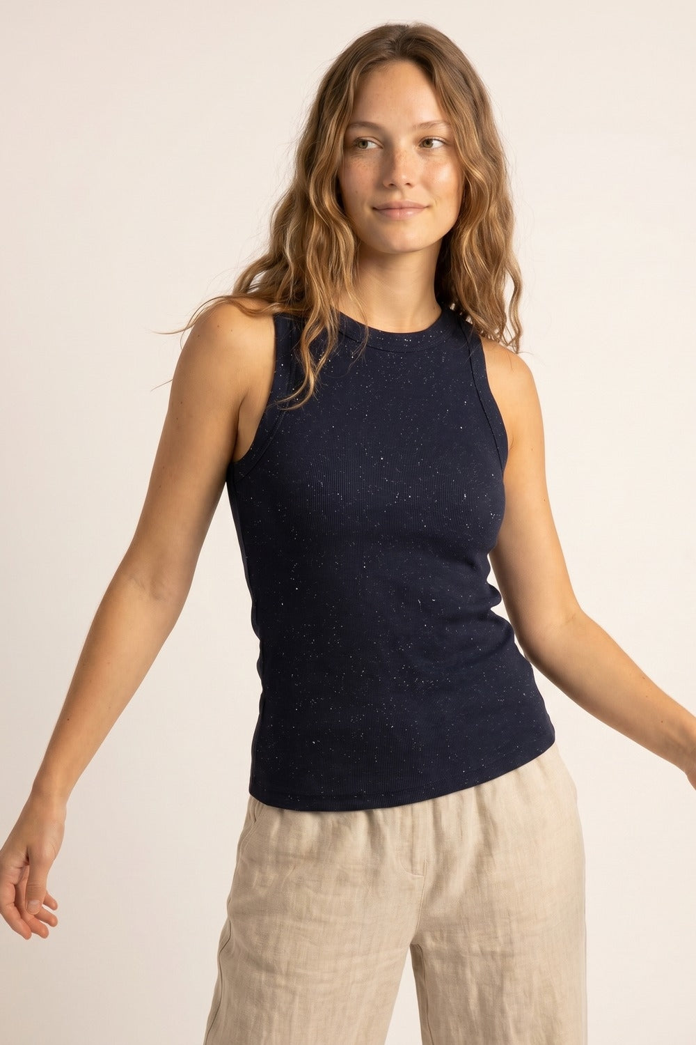 Top con scollo a barca in maglia fine maculata color navy