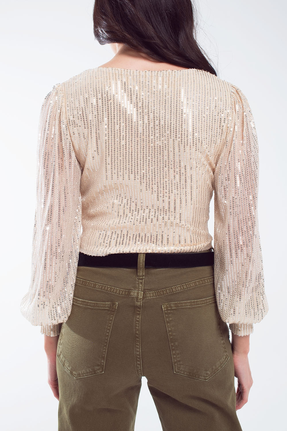 Top cropped a maniche lunghe in paillettes con scollo a V e design a rombi in bianco perla