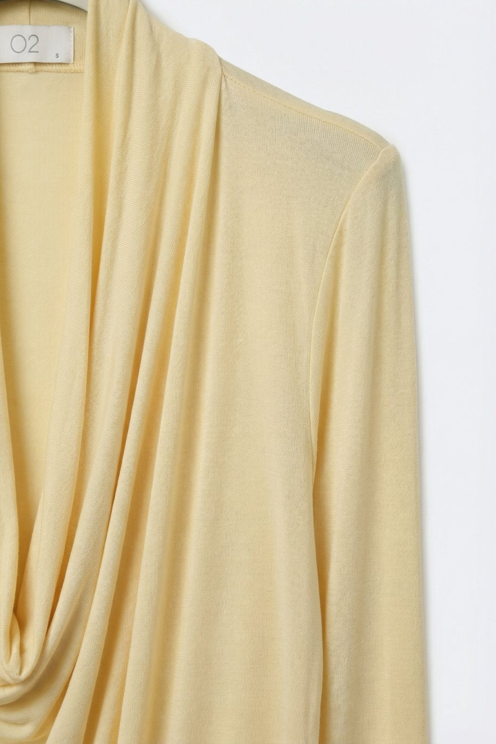 top drappeggiato davanti giallo burro con manica 3/4