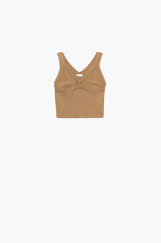 Q2 Top in maglia a coste color cammello con scollo a V smerlato