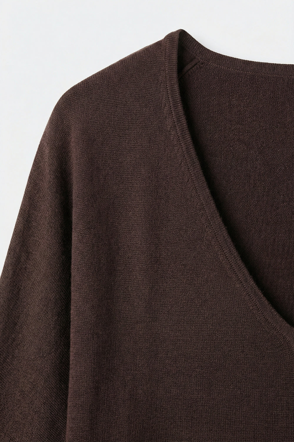 Top in maglia marrone con scollo a V rilassato e maniche corte